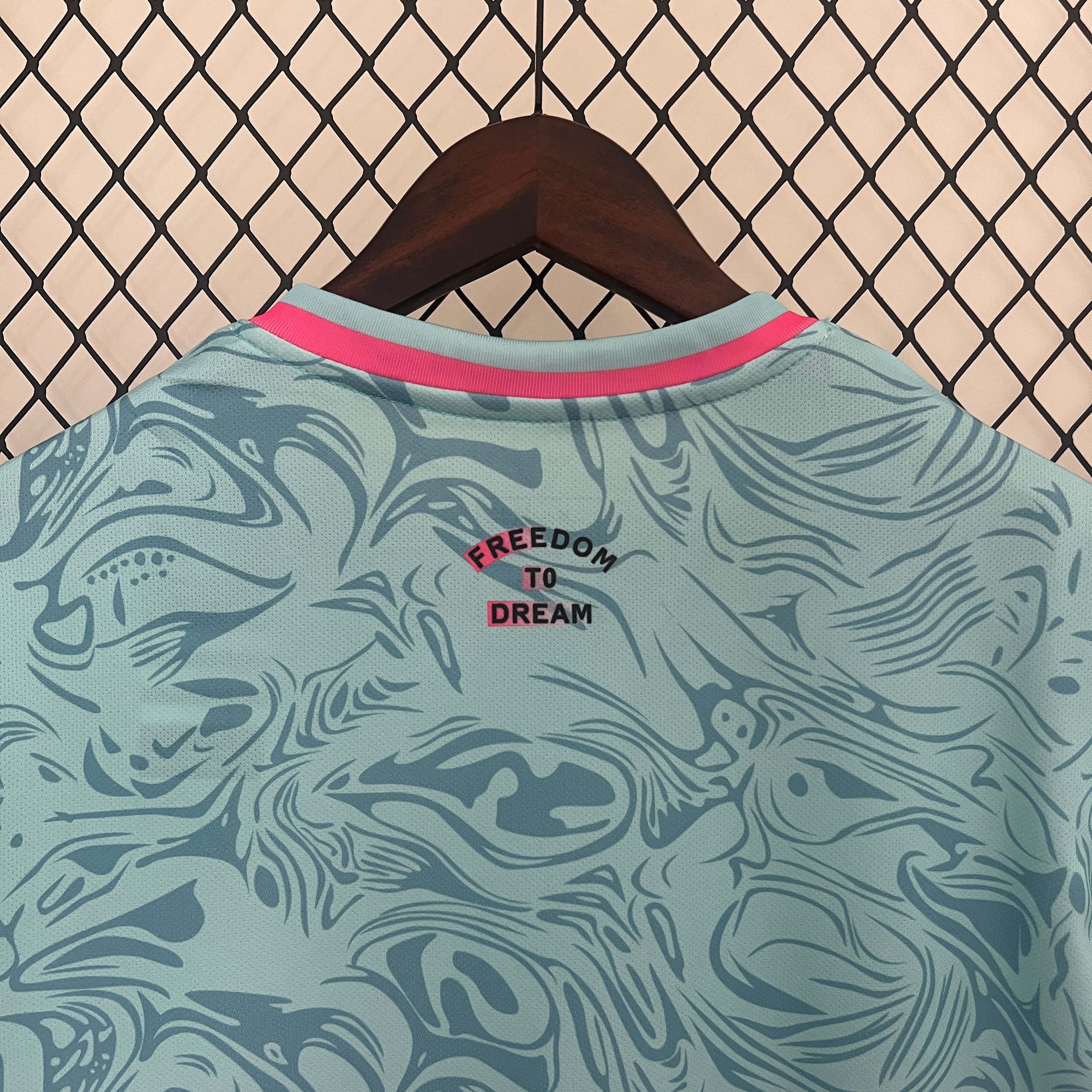 Maillot rose Miami 24/25 - Édition spéciale - OLDMONEYSOCCER
