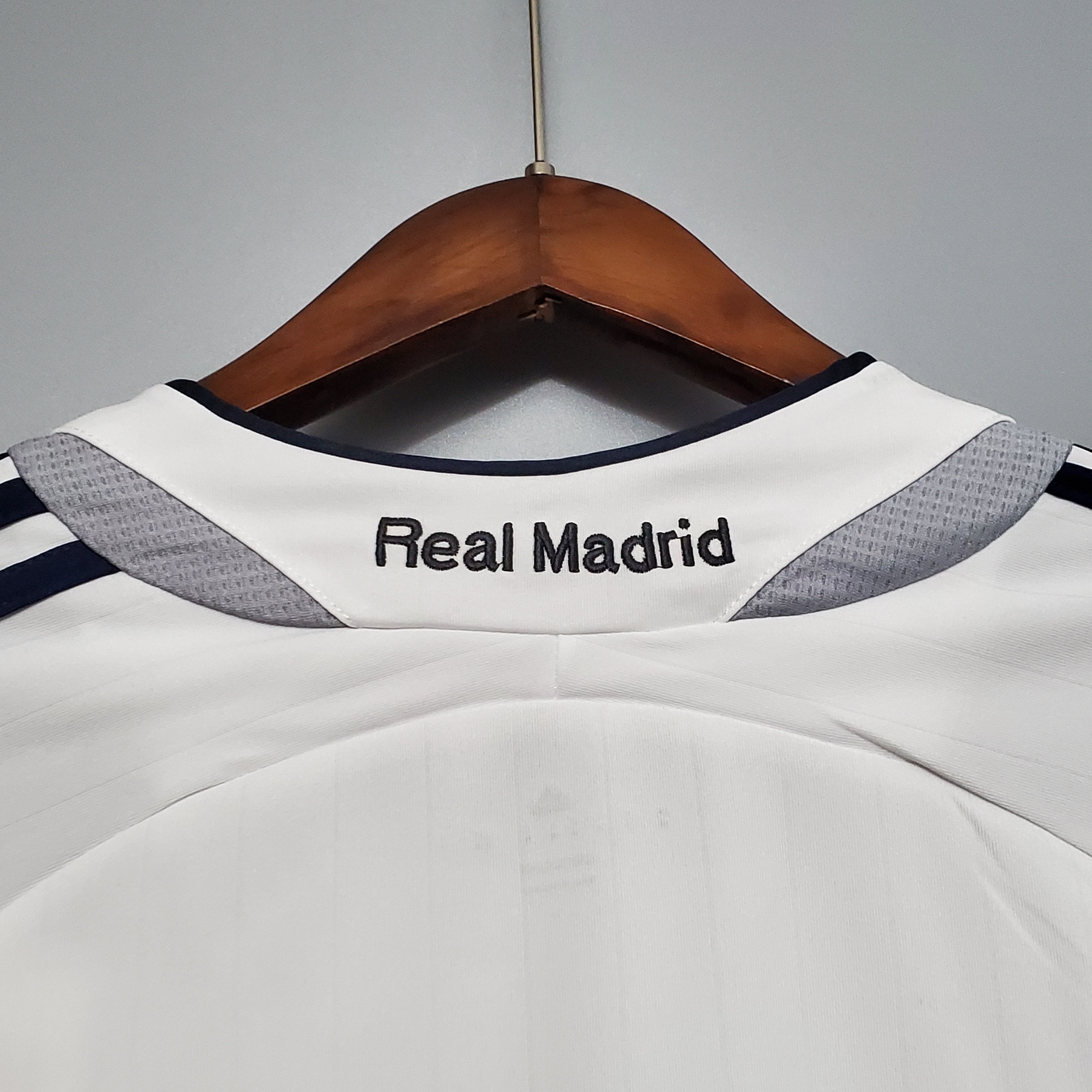 Vintage Real Madrid 2006-07 Long-Sleeved Home Jersey