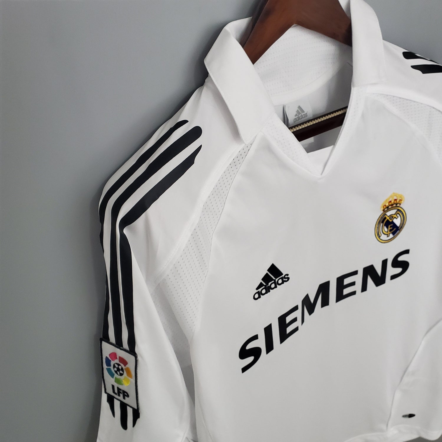 Maillot domicile vintage du Real Madrid 2005-06
