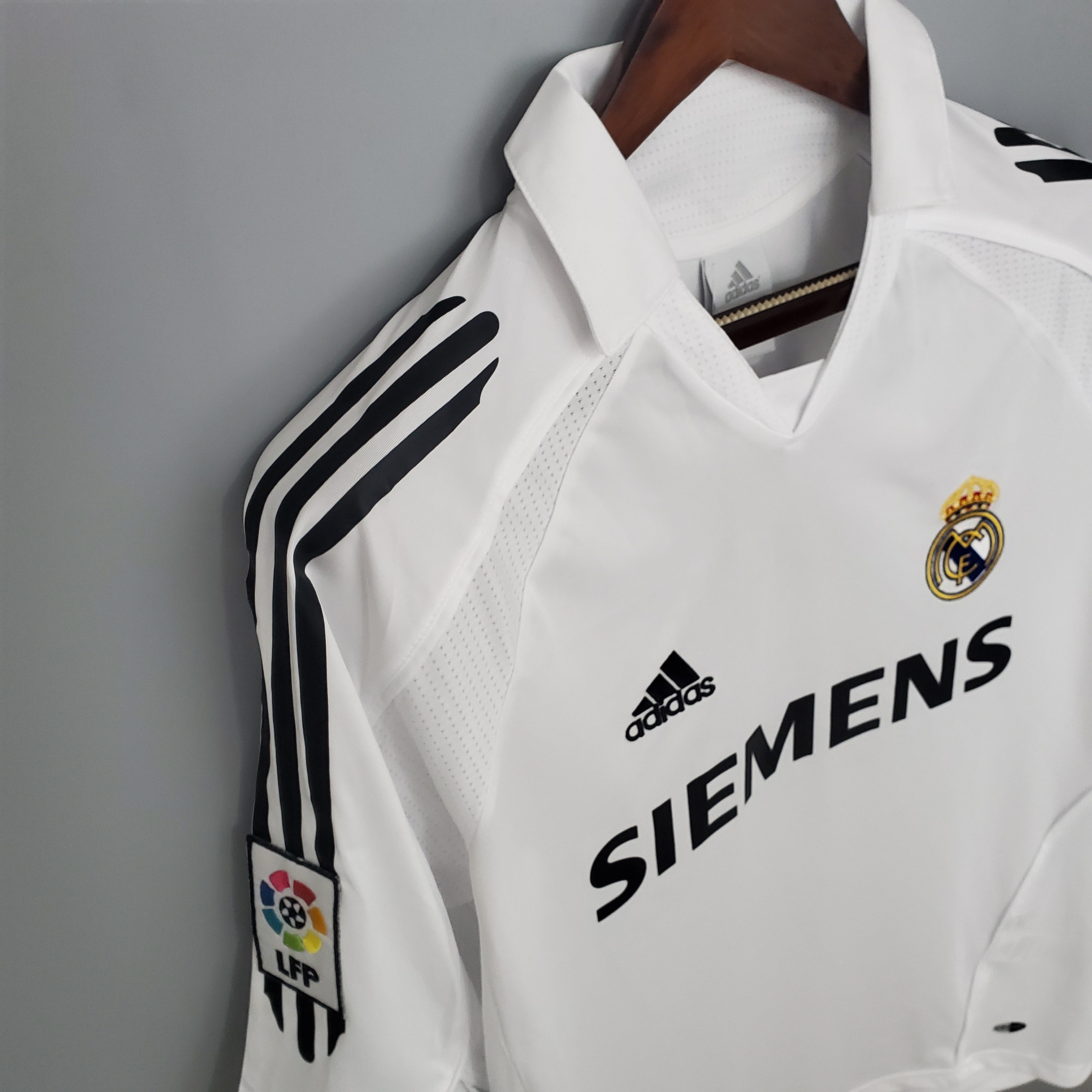 Maillot domicile vintage du Real Madrid 2005-06
