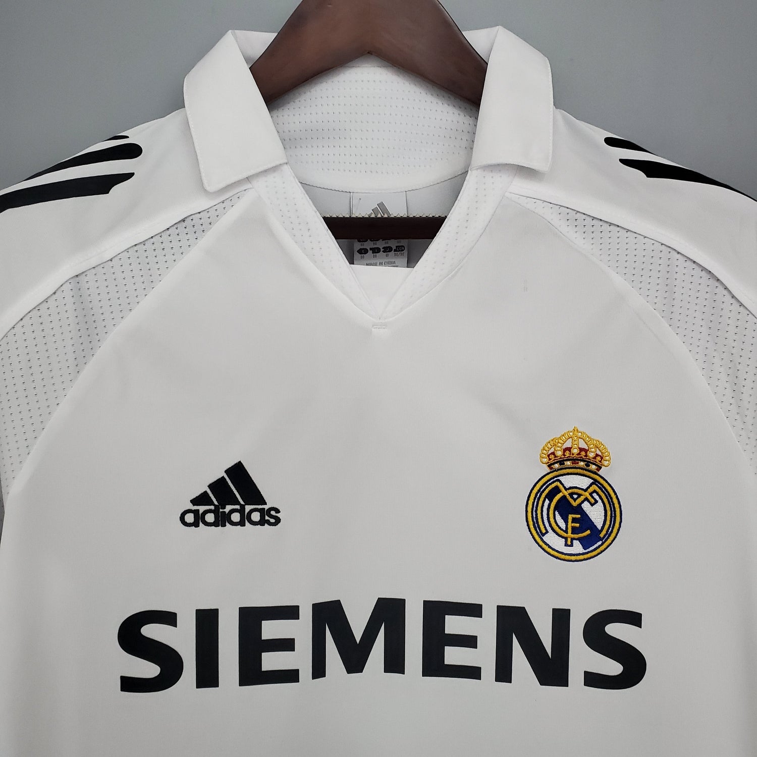 Maillot domicile vintage du Real Madrid 2005-06