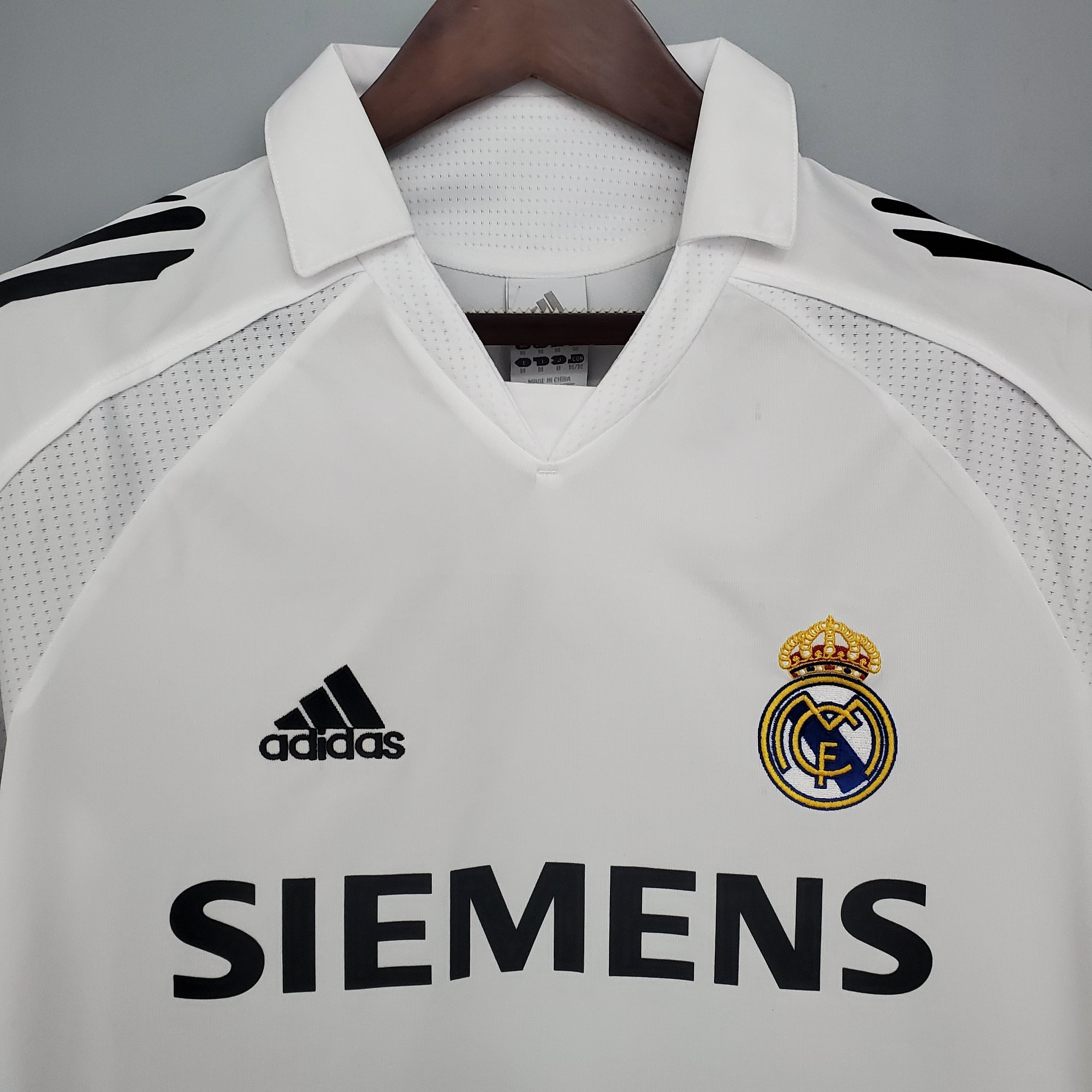 Maillot domicile vintage du Real Madrid 2005-06