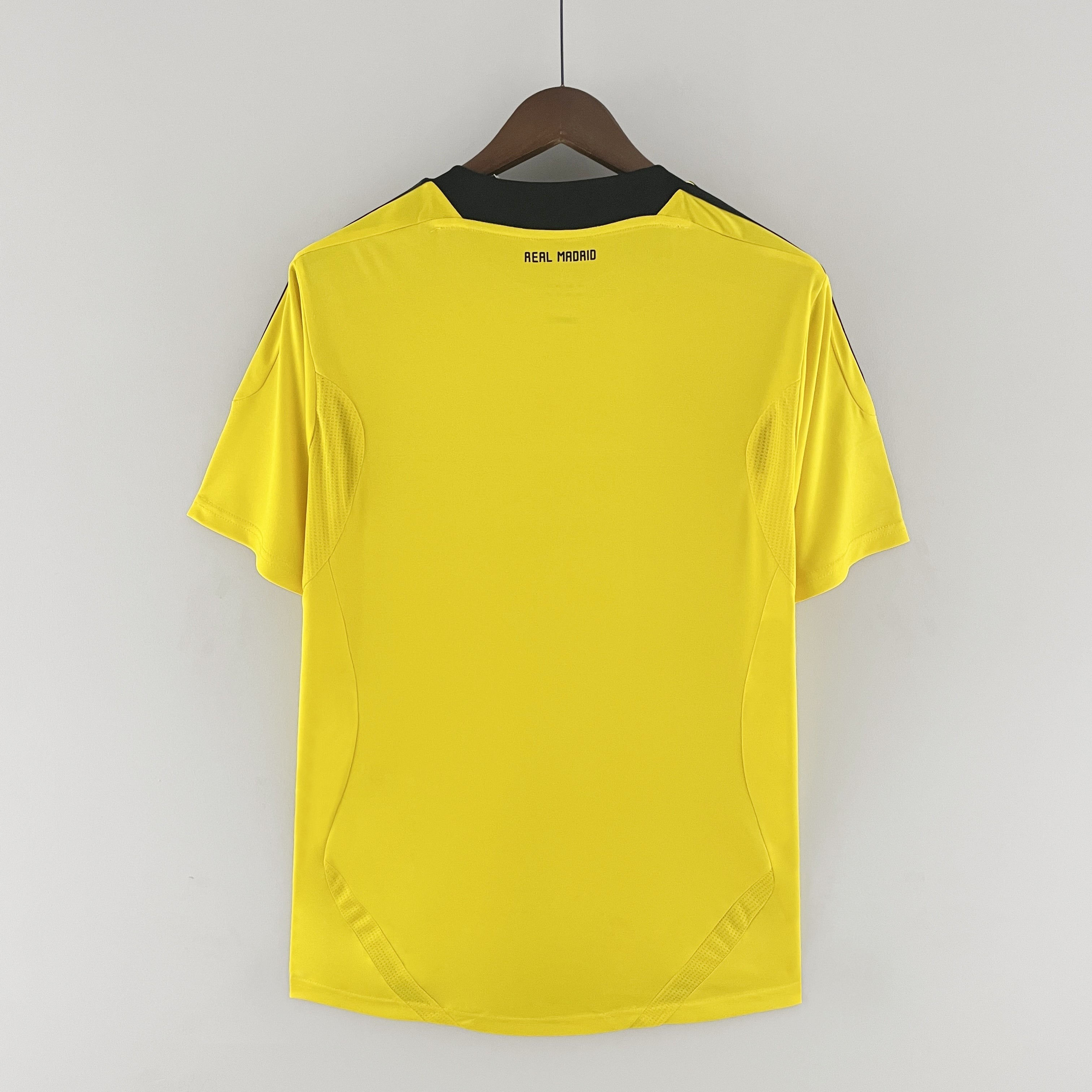 Vintage Real Madrid 2011-12 Goalkeeper Jersey