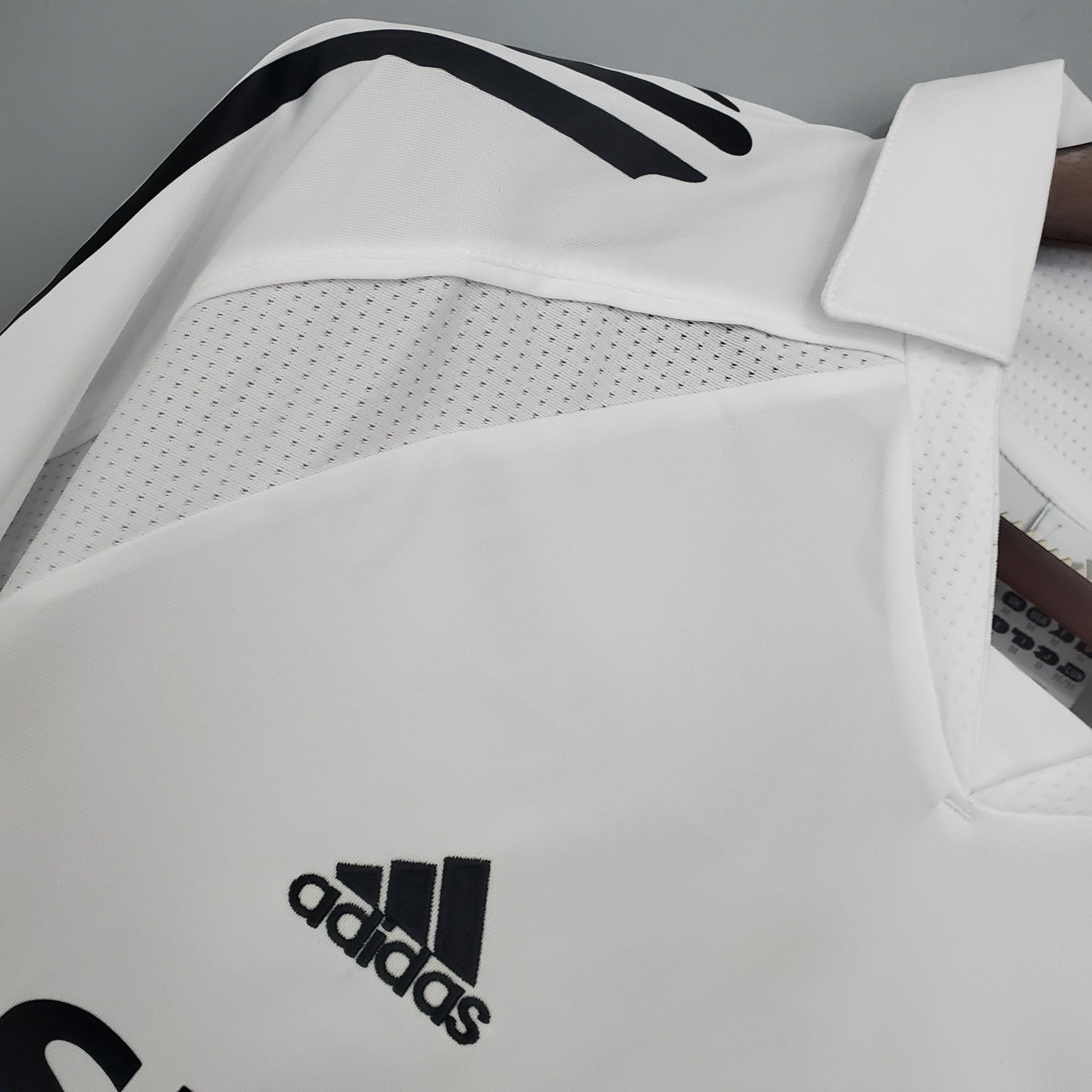Maillot domicile vintage du Real Madrid 2005-06