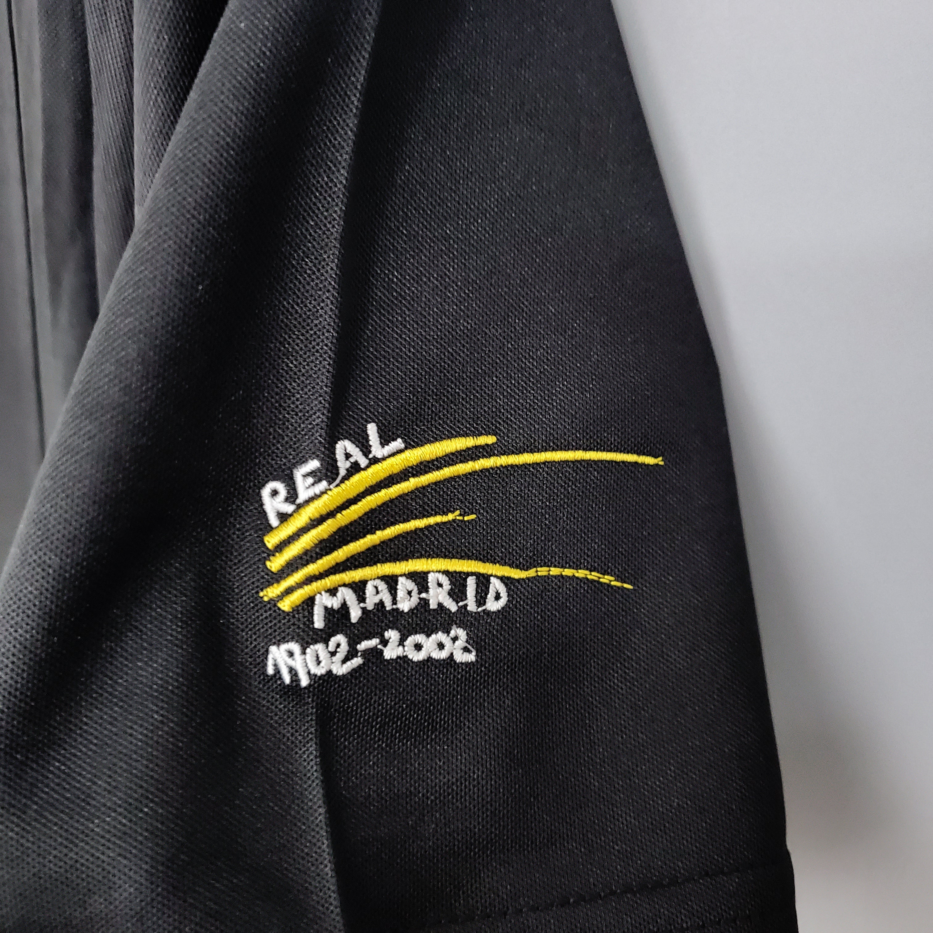 Maillot extérieur vintage du Real Madrid 2002-03