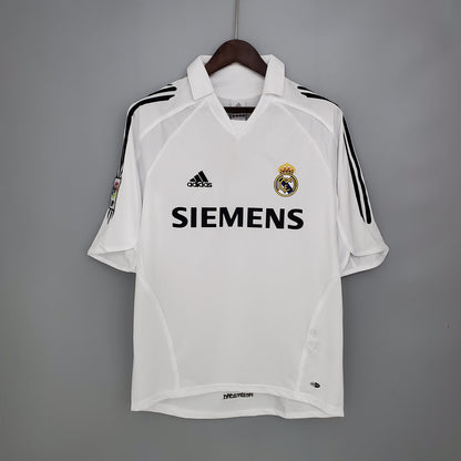 Maillot domicile vintage du Real Madrid 2005-06