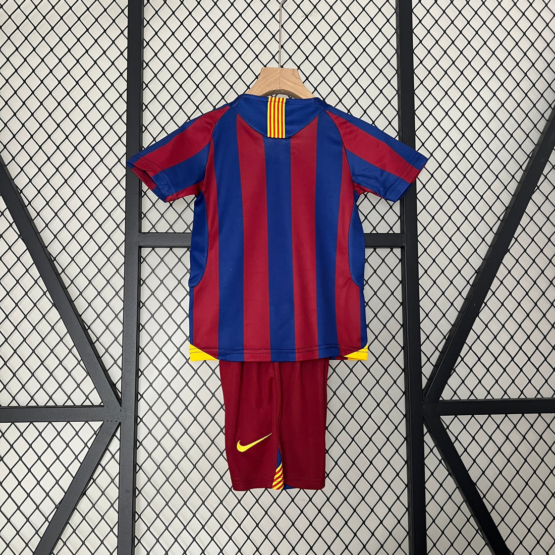 Maillot domicile vintage Barcelone 2005-2006 pour enfant