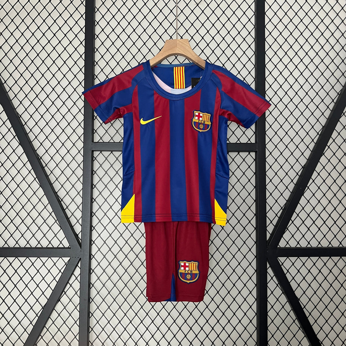 Maillot domicile vintage Barcelone 2005-2006 pour enfant