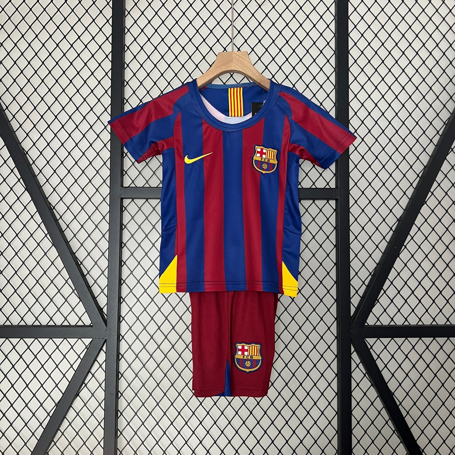 Vintage Barcelona 2005-2006 thuistenue voor kinderen